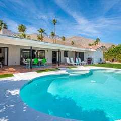 3BR Mid-Century Home Pool, Hot Tub & Gym