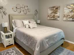 Serenity Oasis Comfort in the City - Image 3