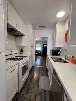 Sherman Oaks Apt With Free Parking, Near Universal Studios - Image 3
