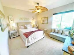 Country club Home with Lakeside Views Golf - Image 5