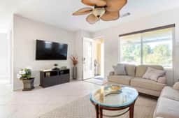 Country club Home with Lakeside Views Golf - Image 2