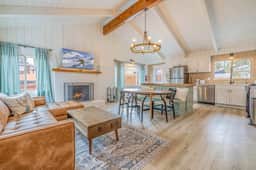 Chic Cabin Retreat with Hot Tub Big Bear - Image 3