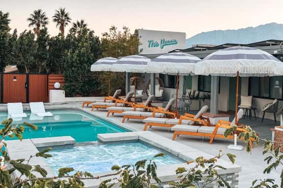 8BR Desert Oasis Pool, Hot Tub & Mountain Views - Image 1