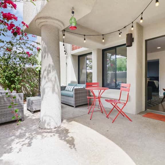 Stylish Ground-Floor Condo - Image 1
