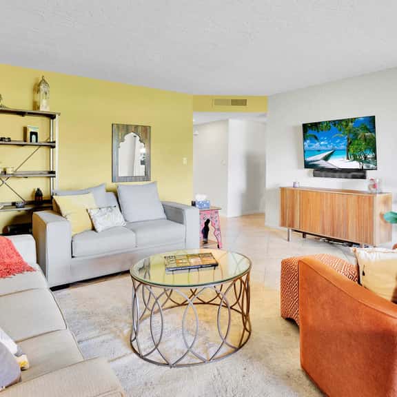 Relaxing Palm Springs Condo with Pool Access - Image 1