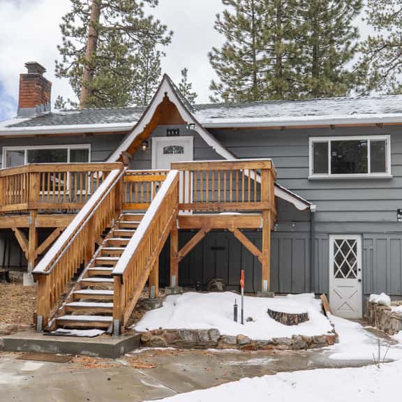 Chic Cabin Retreat with Hot Tub Big Bear - Image 1