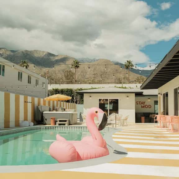 Desert Modern Retreat in Vibrant Palm Springs - Image 1