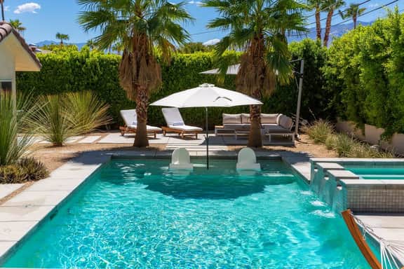 Palm Springs Luxury: Pool, Hot Tub & Downtown Access - Image 2