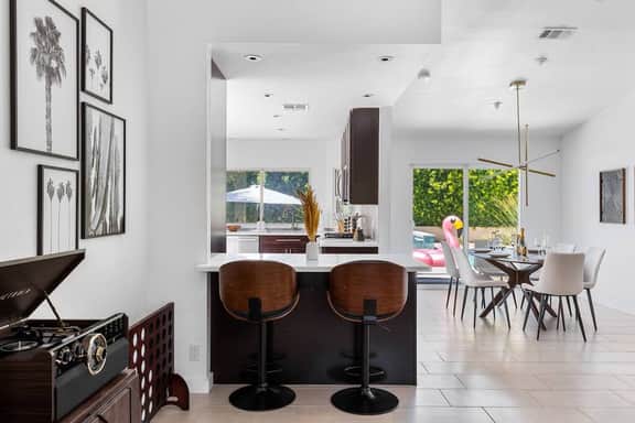 Palm Springs Luxury: Pool, Hot Tub & Downtown Access - Image 4