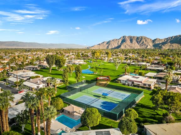 Monthly Golf Condo with Pool - Image 3