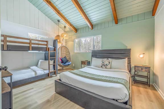 Chic Cabin Retreat with Hot Tub Big Bear - Image 3