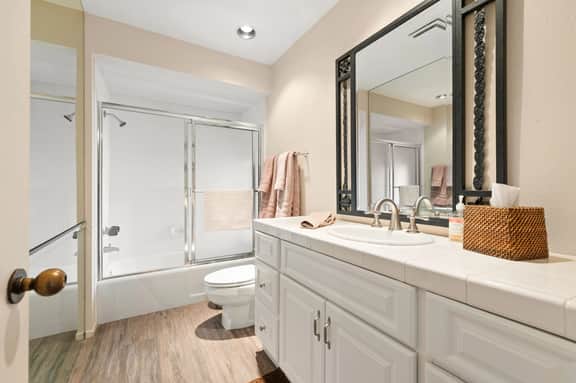 Premier Ironwood Condo: Pet Friendly, Mountain Views - Image 5