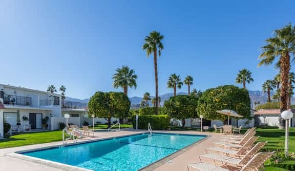 Stylish Condo with Golf Course Views - Image 2