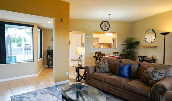 Stylish Condo with Golf Course Views - Image 5