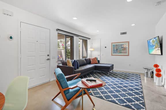 Stylish Ground-Floor Condo - Image 3