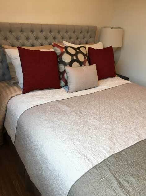 One Bedroom Central to Studios walk to NoHo West - Image 2