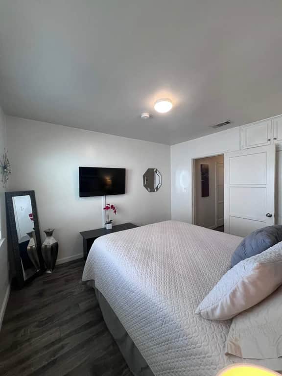 Sherman Oaks Apt With Free Parking, Near Universal Studios - Image 4