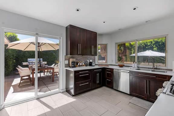 Palm Springs Luxury: Pool, Hot Tub & Downtown Access - Image 4