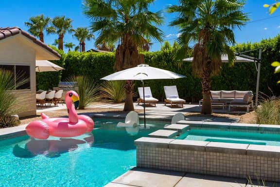 Palm Springs Luxury: Pool, Hot Tub & Downtown Access - Image 1