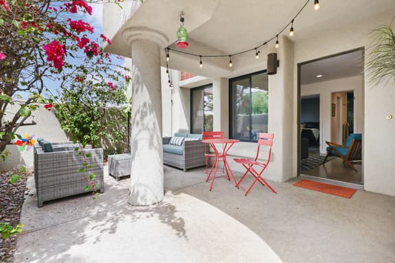 Stylish Ground-Floor Condo - Image 1