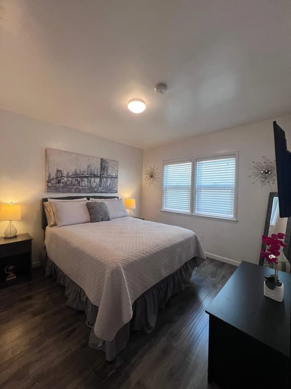 Sherman Oaks Apt With Free Parking, Near Universal Studios - Image 1